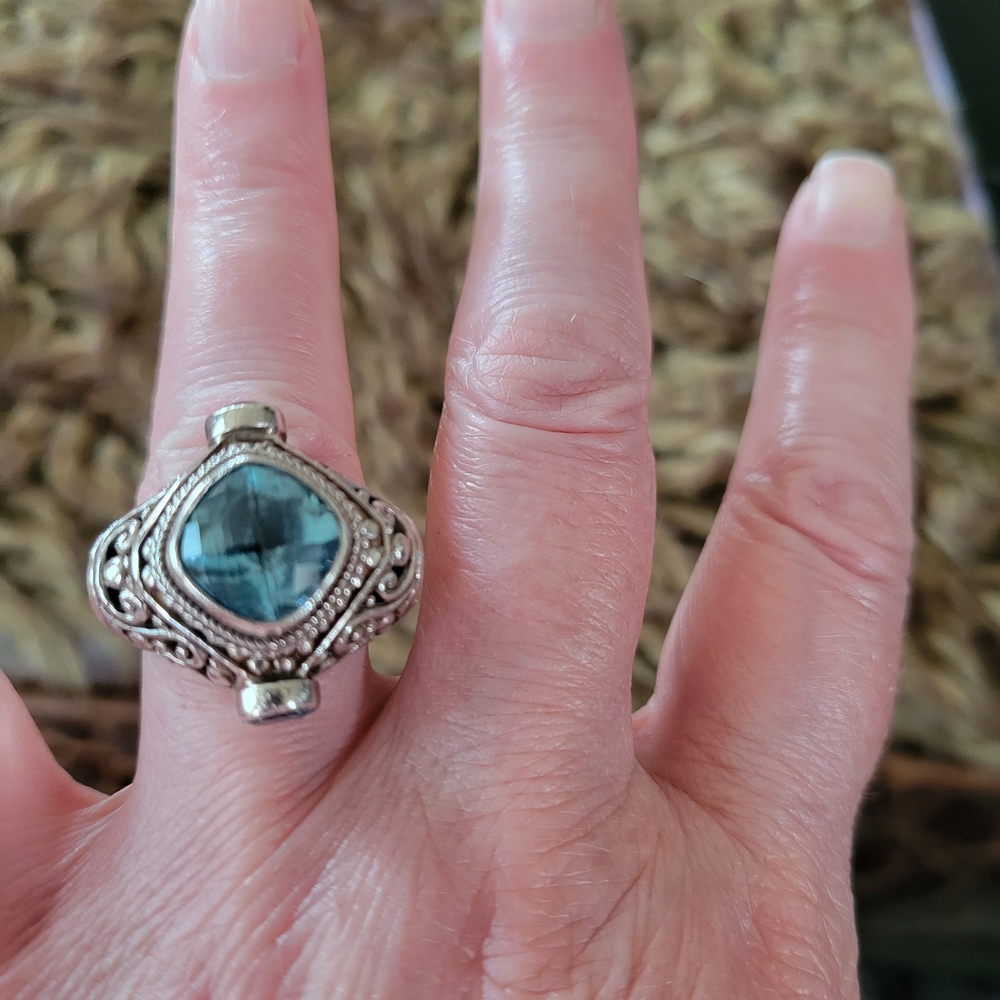 Elegant Silver and Blue Gemstone Ring